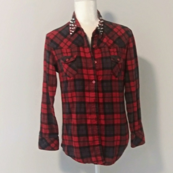 3 for $15 Millau Studed Collar Plaid Shirt Small - Picture 2 of 5